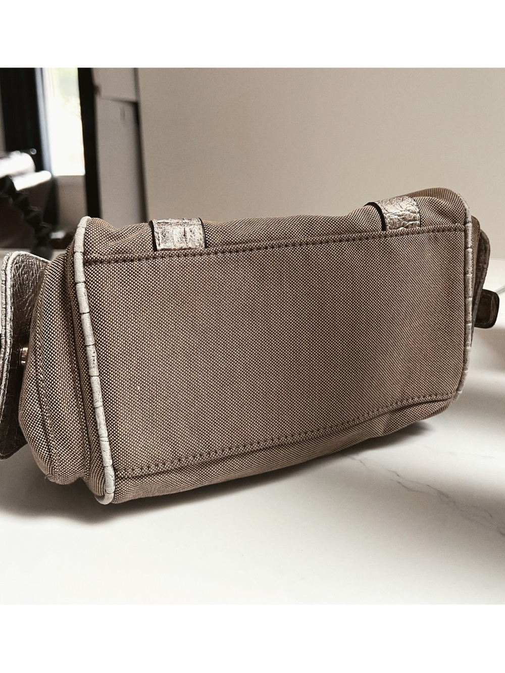 2002 RARE Vintage GUESS | Mini Duffle Handbag - Picture 9 of 9